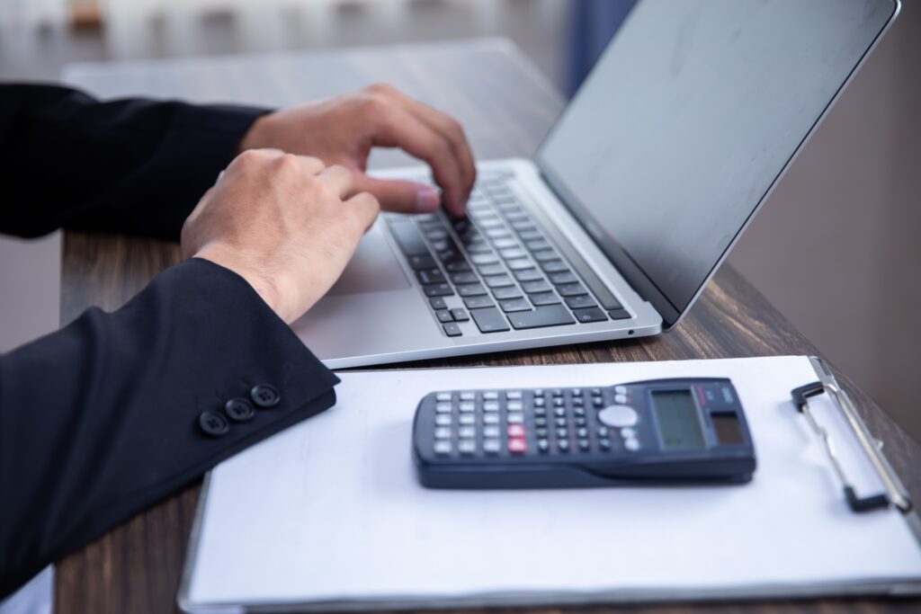 システム開発の見積書に含めるべき主な項目