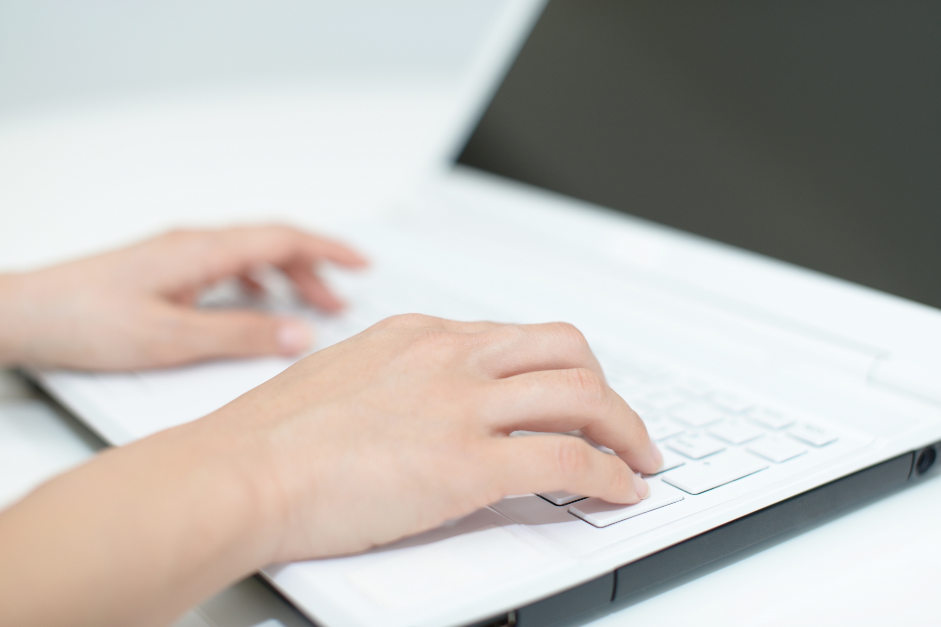 システム開発におけるスクラッチとパッケージの選択基準