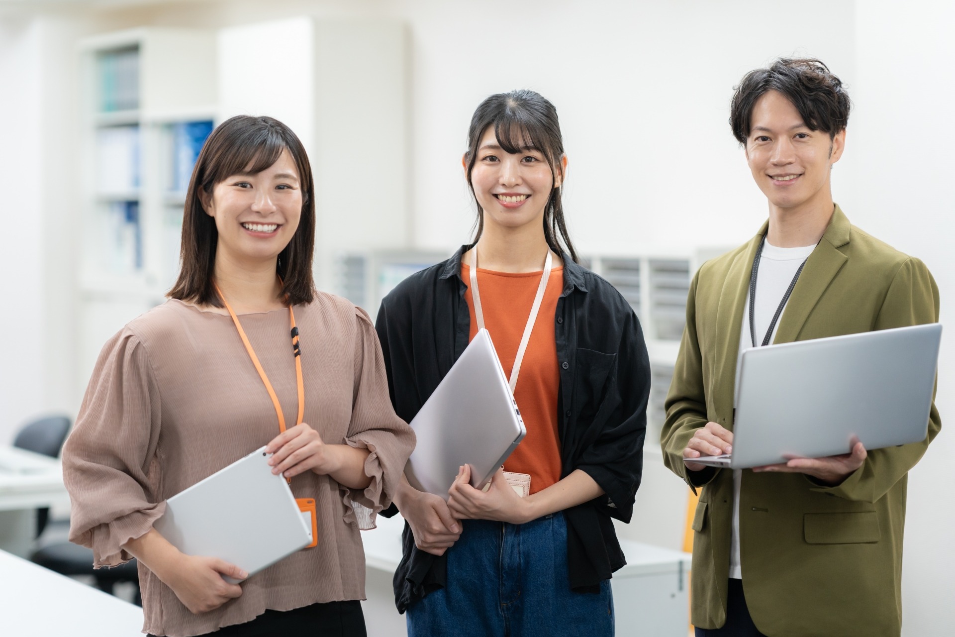 【比較表】パッケージ導入 vs スクラッチ開発 vs ローコード開発