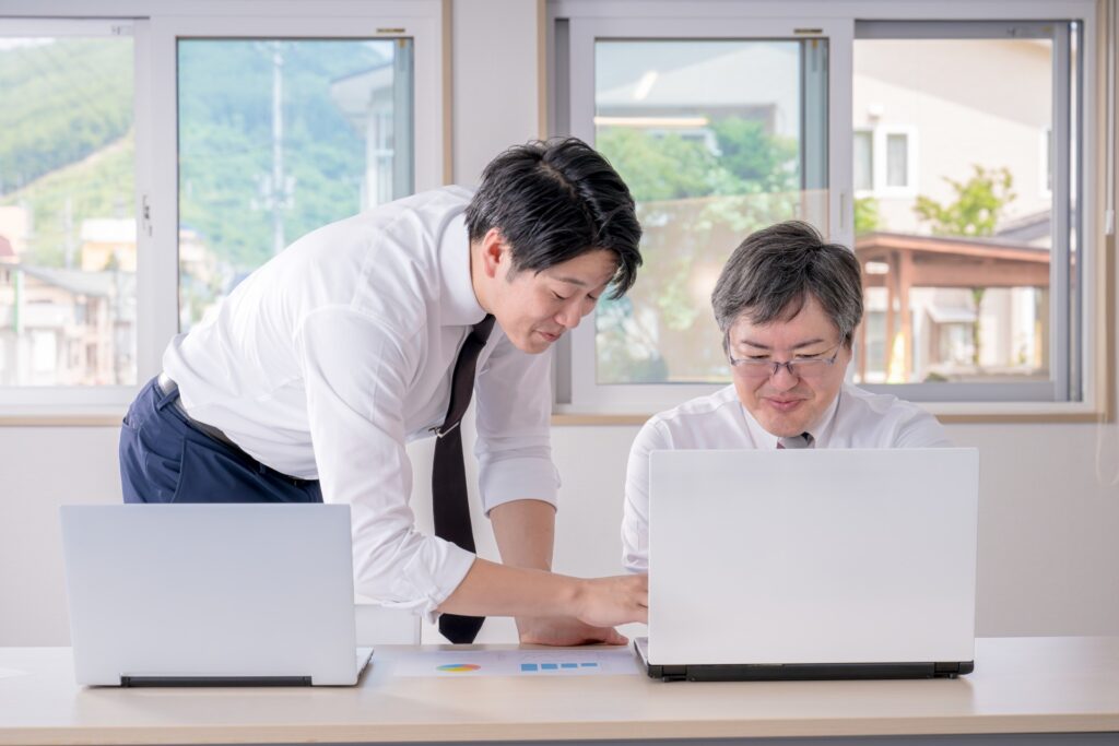 社内ビジネスコンテストのメンター選定基準｜社内メンターと外部メンターの使い分け