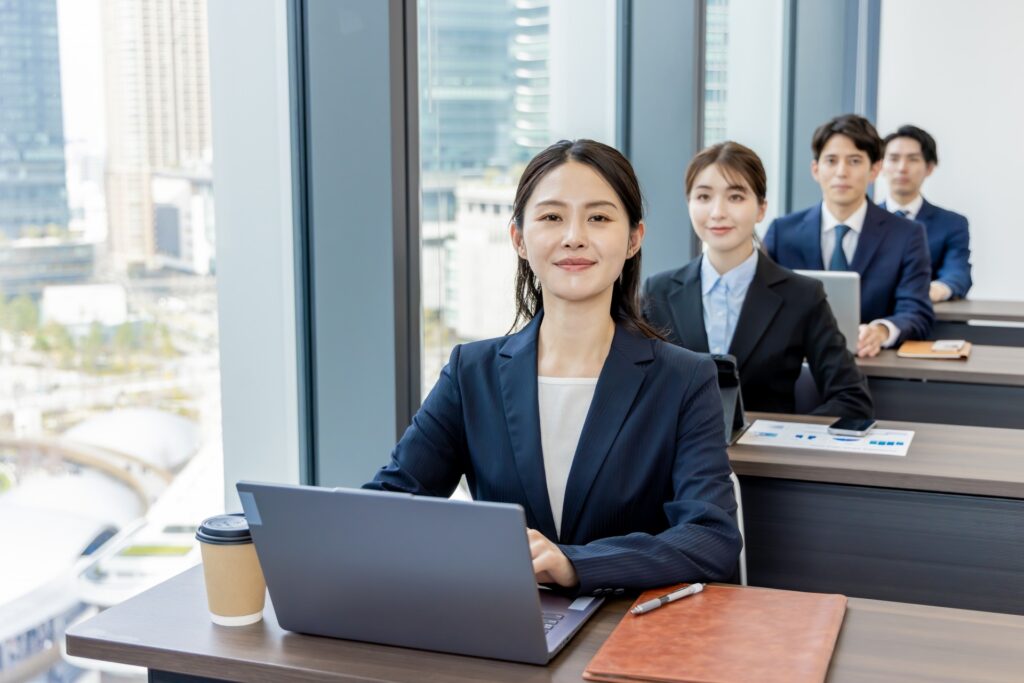 新規事業研修のカリキュラム設計｜思考法から検証・ピッチまで